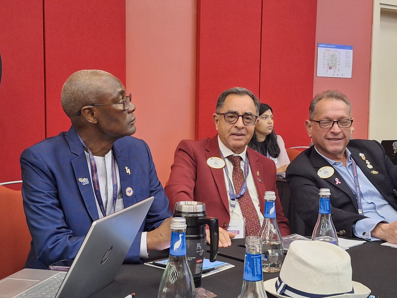 Lire la suite à propos de l’article KIGALI J2 Rétrospective iconographique des moments studieux et sympathiques.