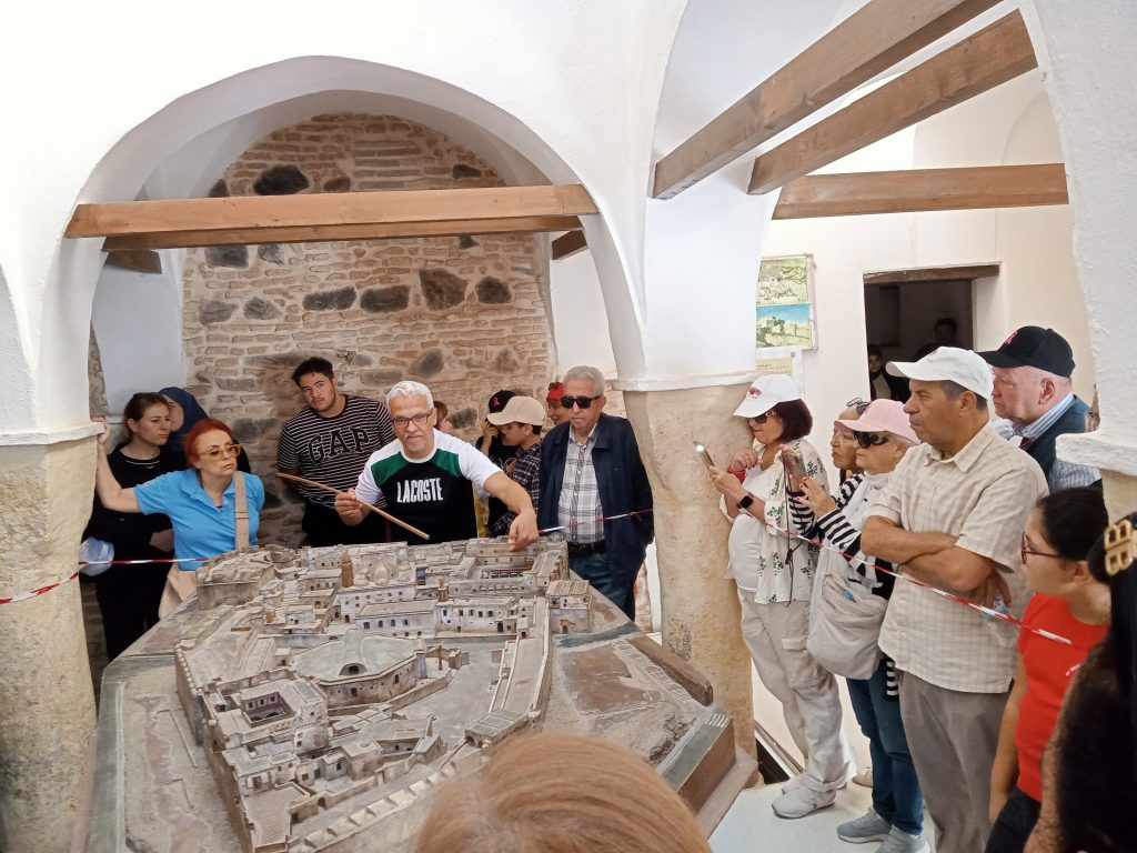 SUR LES TRACES DE LA BATAILLE D’ALGER : LES LIONS DANS LA MEMOIRE VIVANTE DE LA CASBAH
