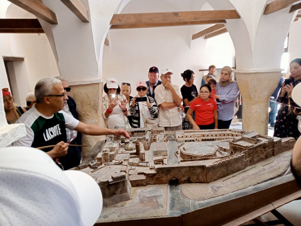 SUR LES TRACES DE LA BATAILLE D’ALGER : LES LIONS DANS LA MEMOIRE VIVANTE DE LA CASBAH