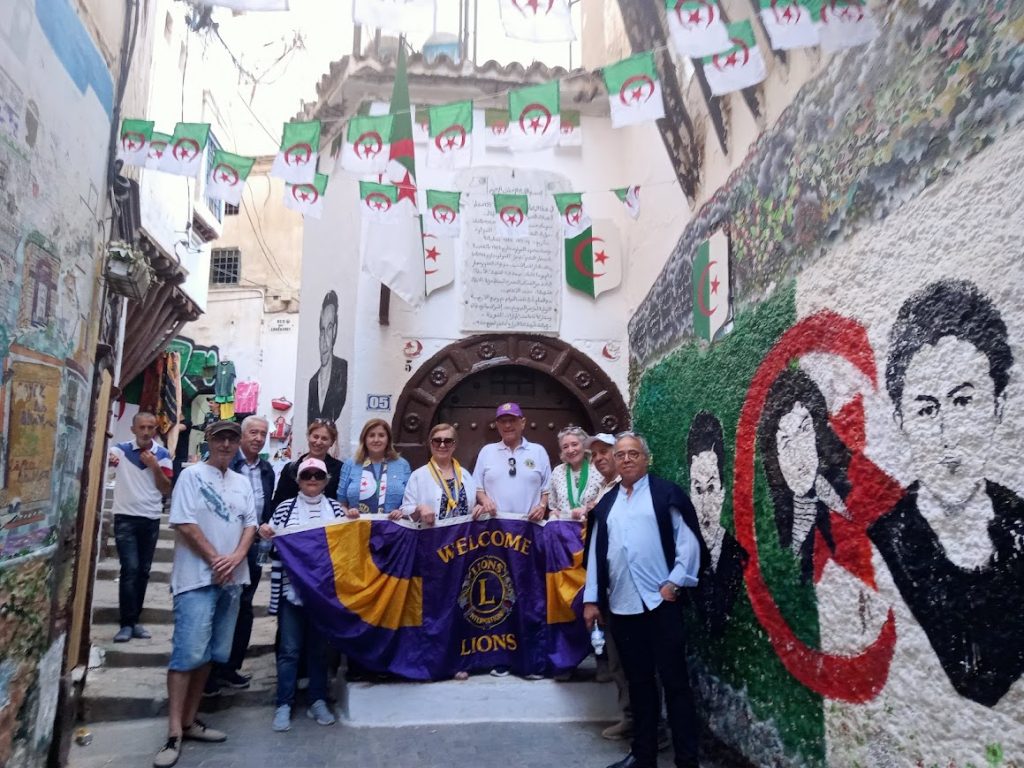 SUR LES TRACES DE LA BATAILLE D’ALGER : LES LIONS DANS LA MEMOIRE VIVANTE DE LA CASBAH