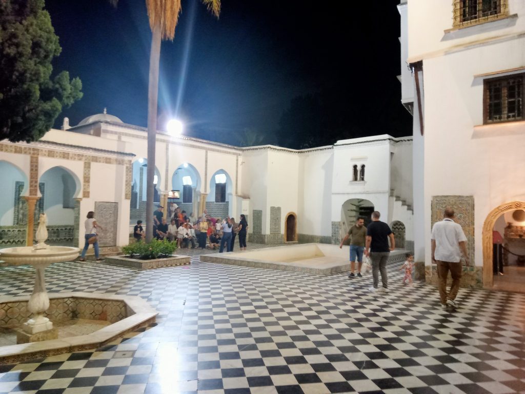 ALGER BY NIGHT: LES 20 LIONS D’IKOSIM.