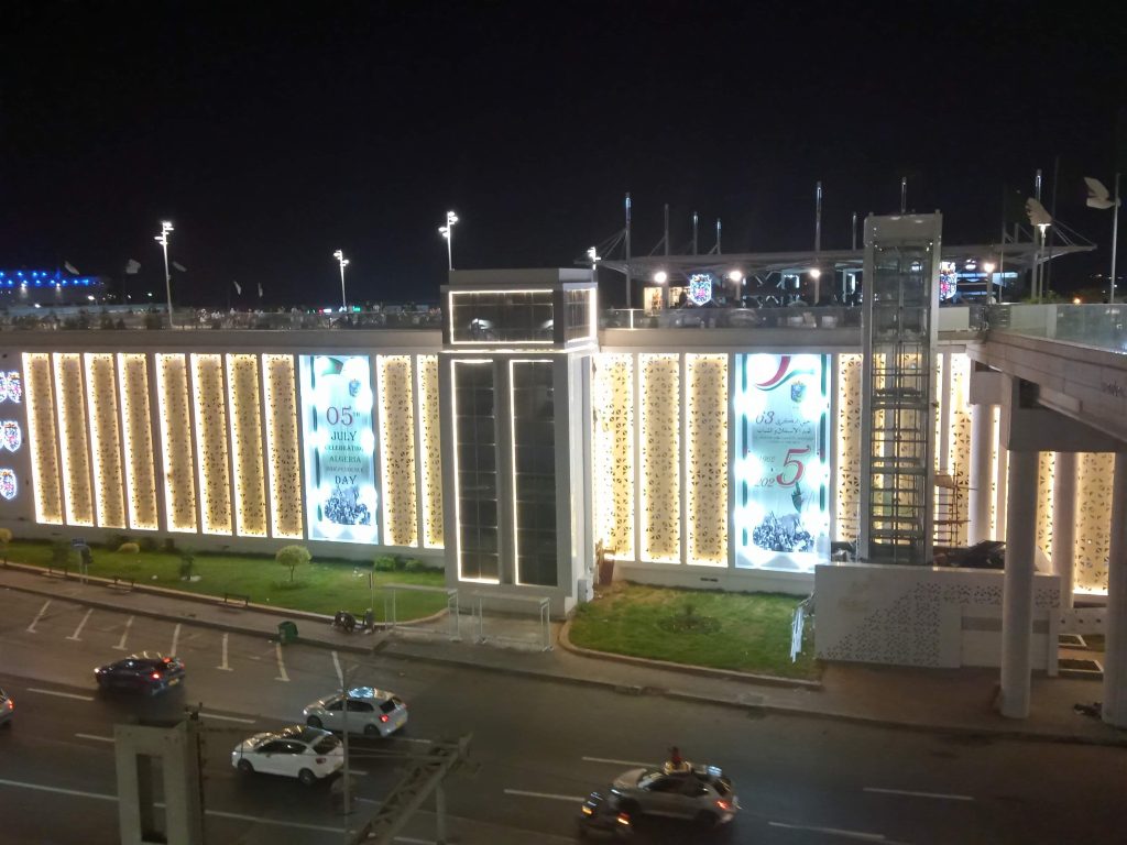 ALGER BY NIGHT: LES 20 LIONS D’IKOSIM.