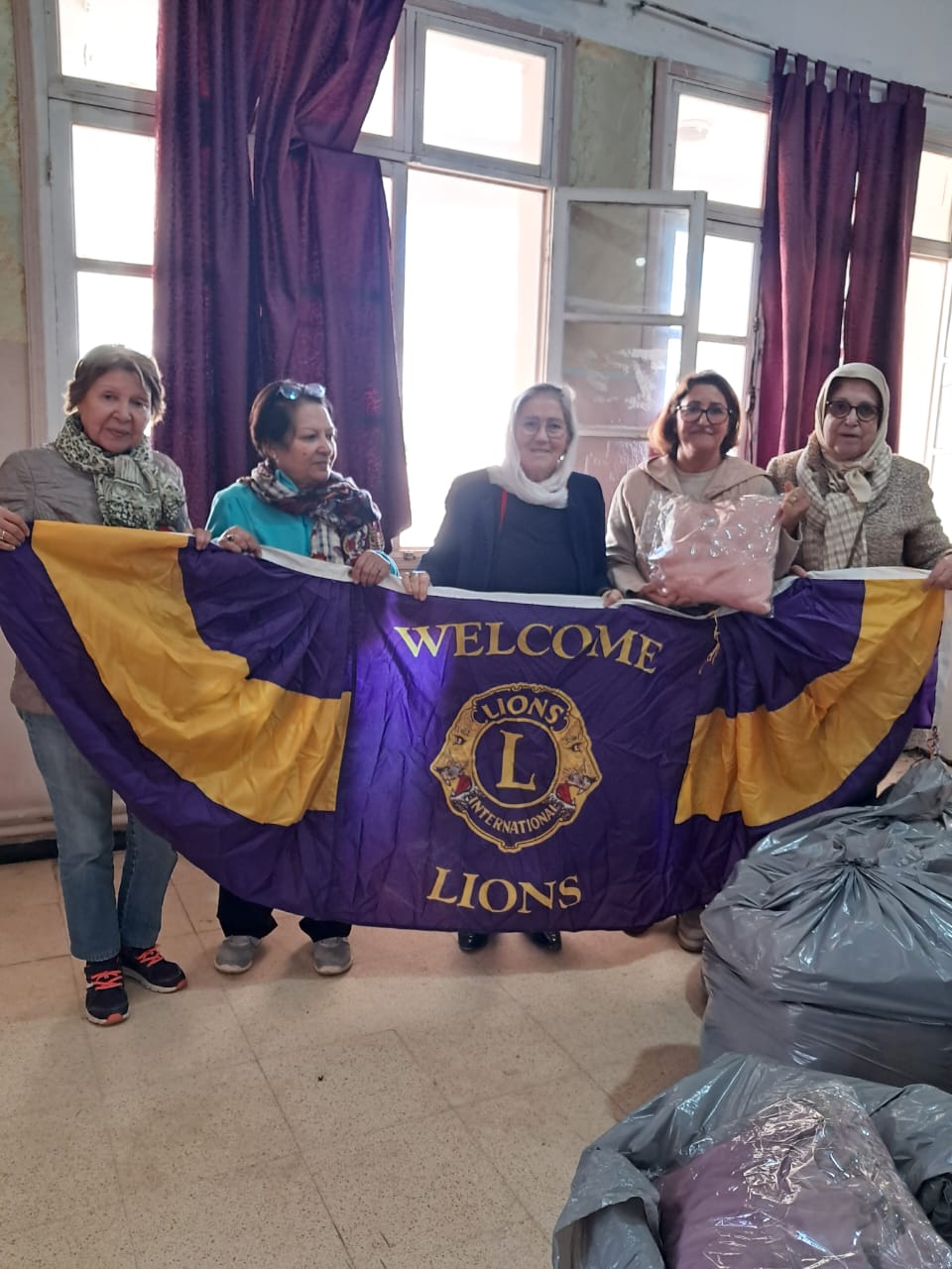 Lire la suite à propos de l’article « HIVER AU CHAUD » A FLEURUS : QUAND LA SENSIBILITE FEMININE RECHAUFFE L&rsquo;ECOLE MUFDI ZAKARIA